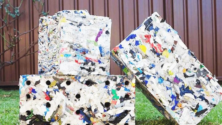 Các khối vật liệu xây dựng được ByFusion tái chế từ rác thải nhựa. Ảnh: BYFUSION