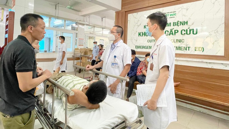 Khu cấp cứu, Bệnh viện Hữu nghị Việt Đức luôn quá tải. 