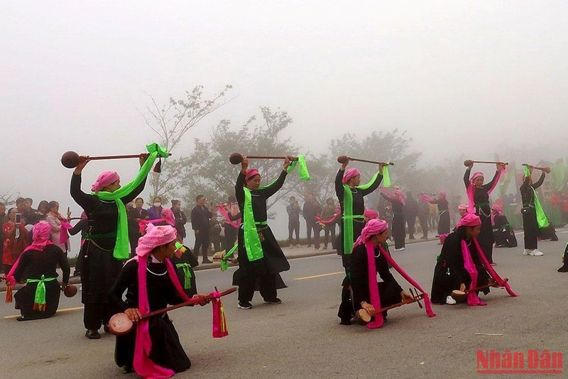 Festival đường phố ở thị xã Sa Pa (Lào Cai) thu hút du khách trong và ngoài nước.