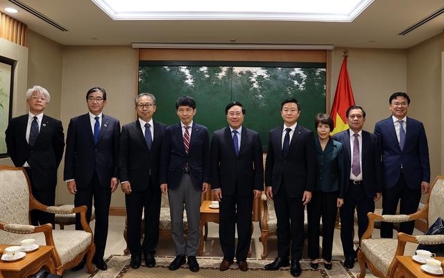 Phó Thủ tướng Thường trực Chính phủ Phạm Bình Minh tiếp Thống đốc tỉnh Gunma Yamamoto Ichita (thứ 4 từ trái qua) (Ảnh: VGP) 