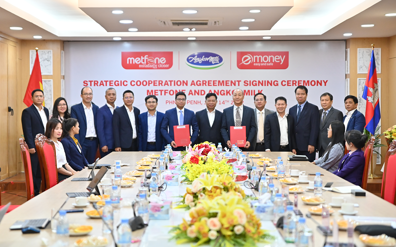 Lễ ký thỏa thuận hợp tác giữa hai doanh nghiệp lớn của Việt Nam tại Campuchia.