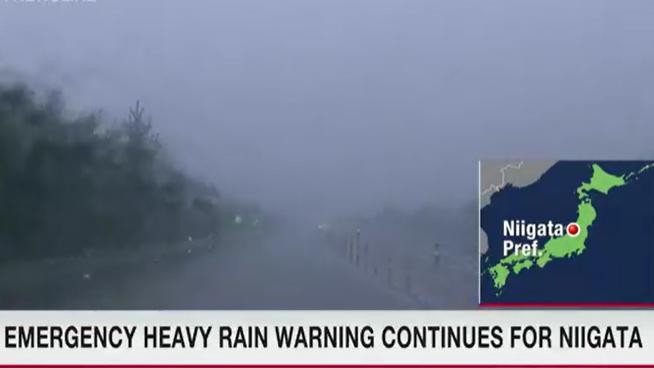 NHK đưa tin về mưa lớn tại tỉnh Niigata. (Ảnh chụp màn hình)