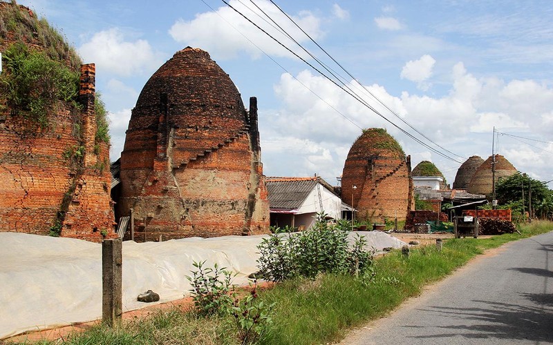 Nhiều cơ sở gạch gốm ở Vĩnh Long đã tạm ngưng hoạt động.