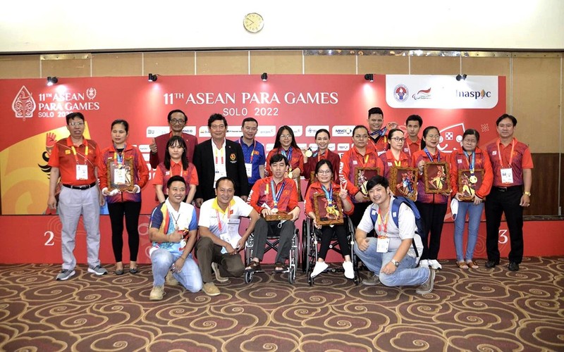 Ðội tuyển cờ vua Việt Nam đoạt bốn Huy chương vàng cờ tiêu chuẩn trong ngày thi đấu 3/8. (Ảnh THÁI DƯƠNG)
