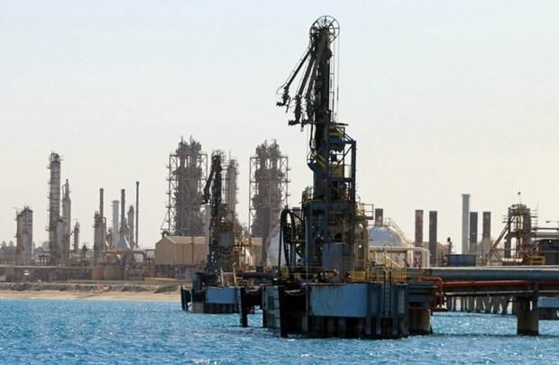 Ảnh minh họa: Cơ sở khai thác dầu tại thị trấn al-Buraqah, Libya. (Nguồn: AFP/TTXVN)