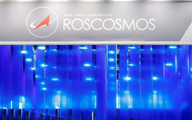Logo của Cơ quan Vũ trụ Liên bang Nga Roscosmos tại Triển lãm Hàng không ILA Berlin ở Schoenefeld, Đức. Ảnh: Reuters.