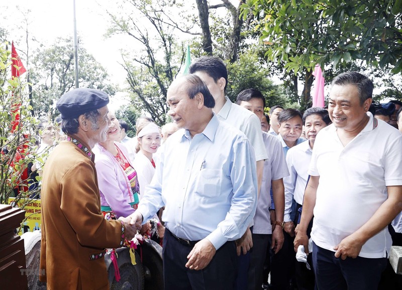 Chủ tịch nước Nguyễn Xuân Phúc dâng hương tưởng niệm Chủ tịch Hồ Chí Minh ảnh 2