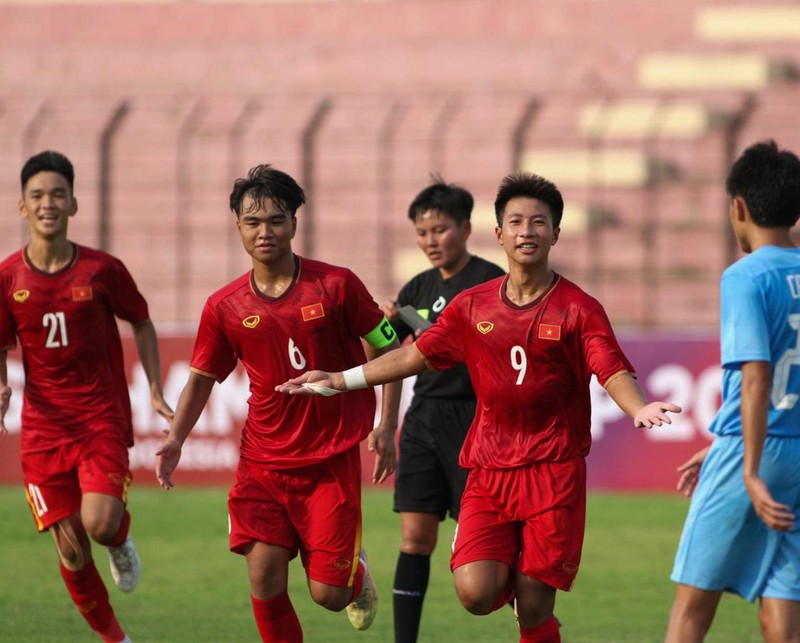 U16 Việt Nam thắng đậm Singapore trong trận ra quân - Ảnh 1.
