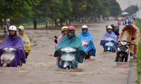 Nhiều tuyến phố ở Hà Nội thường xuyên ngập úng mỗi khi trời mưa.