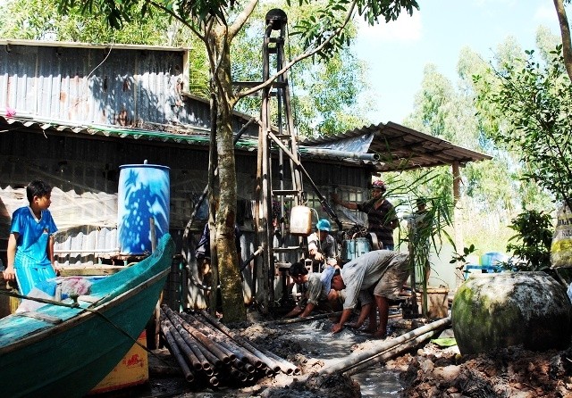 Từ nguồn vận động, hàng ngàn hộ dân vùng nông thôn Cà Mau có nước hợp vệ sinh sử dụng trong sinh hoạt.