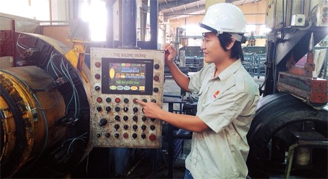 Với niềm đam mê công việc, thanh niên công nhân Nguyễn Văn Dũng đã có nhiều sáng kiến, cải tiến kỹ thuật được ứng dụng đạt hiệu quả cao.