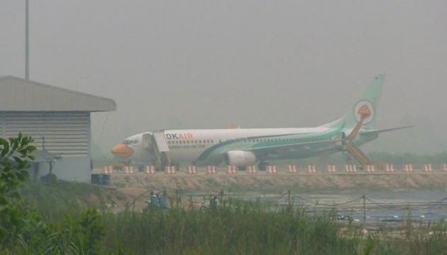 Khói bụi dày đặc đã khiến nhiều chuyến bay tới miền nam Thái-lan bị hoãn. (Ảnh: The Nation).