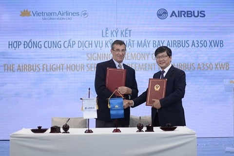 Đại diện Vietnam Airlines và hãng Airbus ký thỏa thuận hợp tác cung cấp dịch vụ kỹ thuật cho máy bay A350, cung cấp phụ tùng, vật tư trọn gói cho đội bay A350.