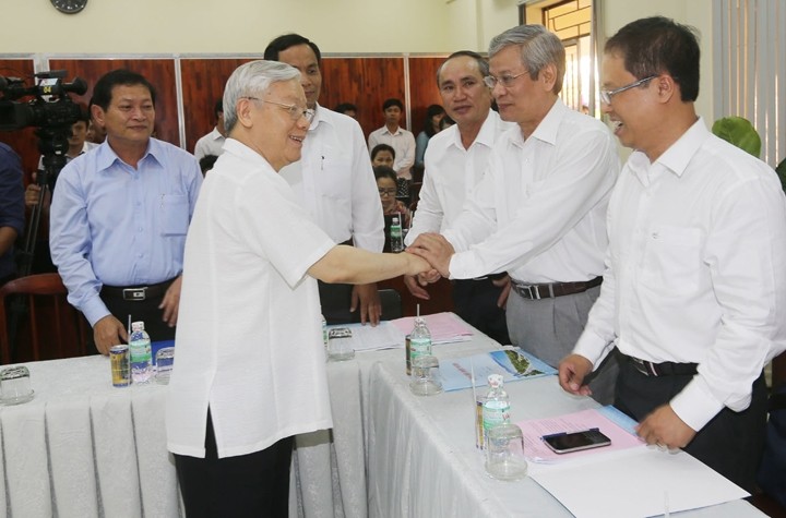 Tổng Bí thư Nguyễn Phú Trọng với cán bộ chủ chốt tỉnh Phú Yên. 