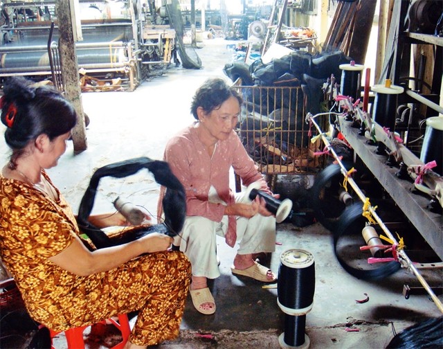 Tổ hợp tác dệt lưới ở ấp Xuân Thới Đông 3, xã Xuân Thới Đông, huyện Hóc Môn được phát triển từ nghề dệt truyền thống, giúp nhiều hộ dân có việc làm, thu nhập ổn định.
