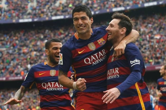 Các cầu thủ Barcelona ăn mừng chiến thắng trước Espanyol. (Ảnh: l'Equipe).
