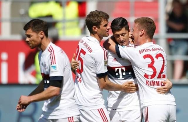 Các cầu thủ Bayern Munich ăn mừng chiến thắng trước Ingostadt ngày 8-5-2016. (Ảnh: l'Equipe)