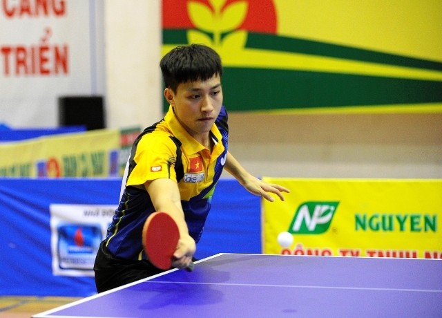 Tay vợt trẻ Nguyễn Anh Tú của CLB T&T.